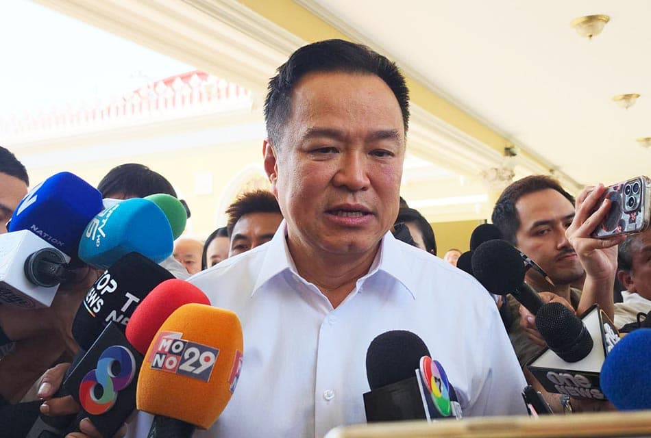 'อนุทิน' ยันน้ำมันมีพอ โว 'สุริยะ' บินเจรจาปุ๋ย-น้ำมัน เพื่อประชาชนช่วงหยุดยาว