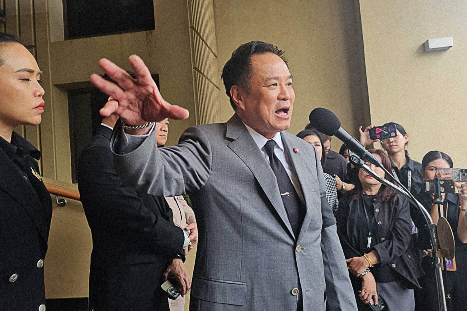 โต้คนวิจารณ์ ‘รบ.ล่าช้า’ ยันอำนาจ ‘ผบ.ทสส.’ ไม่ซ้ำซ้อน ‘ธรรมนัส’