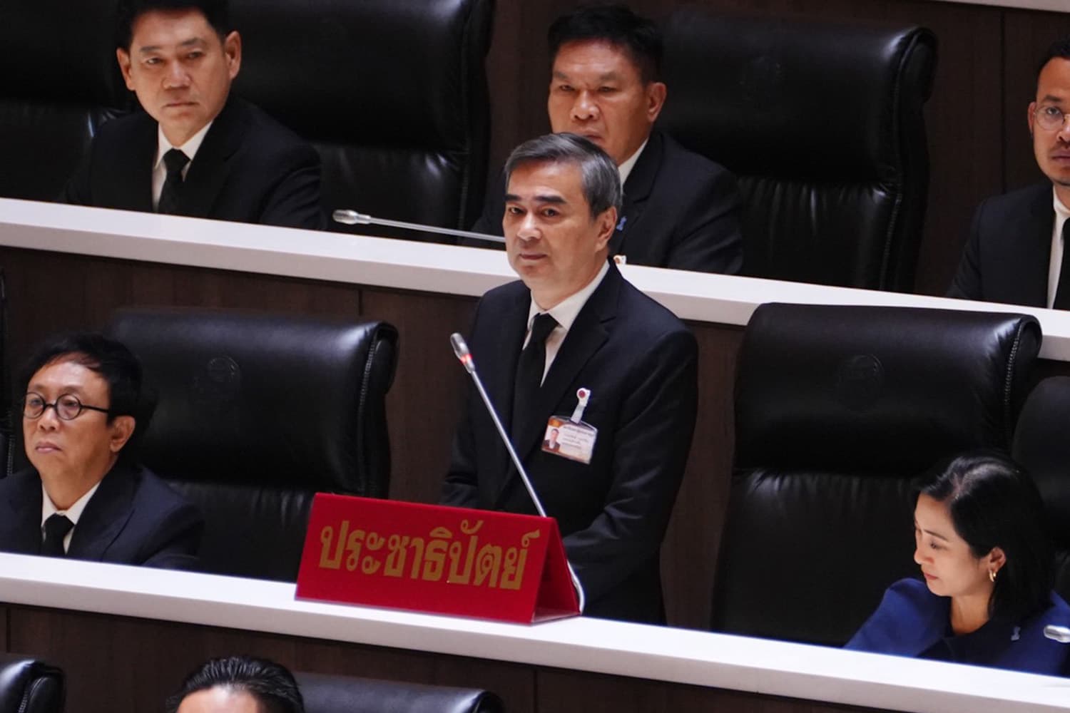 ‘อภิสิทธิ์’ ซัด ‘รัฐบาลภูมิใจไทย’ ไร้หัวใจที่คำนึงถึง ปชช. แนะ ‘นายกฯ’ ใช้จิตวิญญาณช่วยทำคอนเทนท์