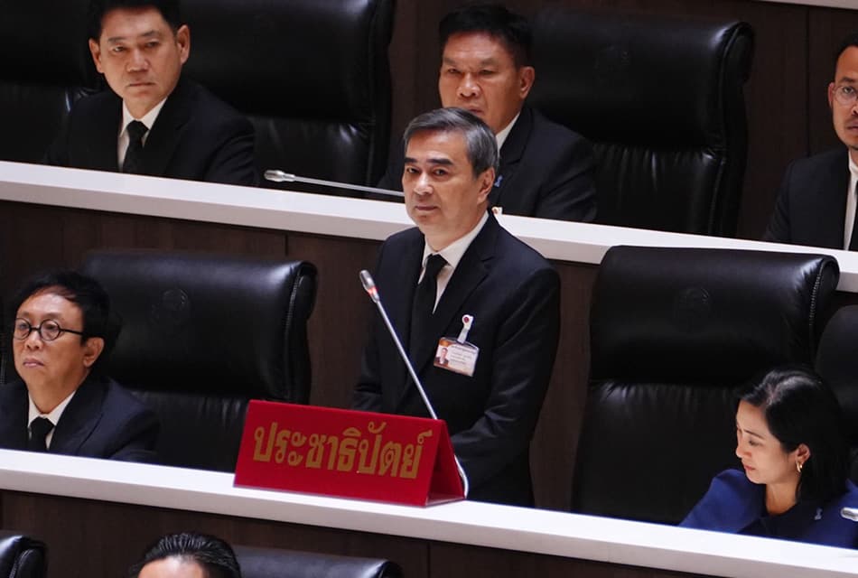 ‘อภิสิทธิ์’ ซัด ‘รัฐบาลภูมิใจไทย’ ไร้หัวใจที่คำนึงถึง ปชช. แนะ ‘นายกฯ’ ใช้จิตวิญญาณช่วยทำคอนเทนท์