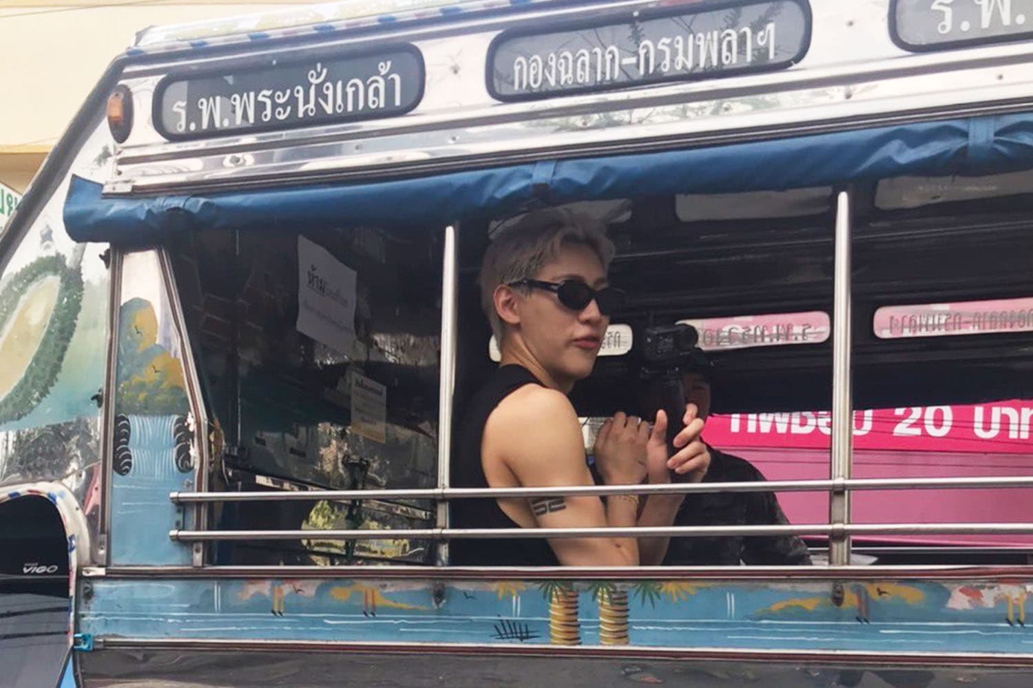 แฟนๆ เซอร์ไพรส์ BamBam โผล่ท่าน้ำนนท์ ตลาดพลู ถ่ายรายการในช่วงวันหยุดพักผ่อนของเจ้าตัว