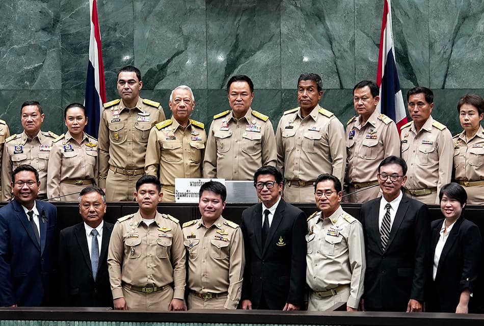 Photo Story ‘มท.1’ เปิดประชุม สภา กทม. นัดแรก ขอ ‘สก.’ ทำงานเพื่อ ปชช.