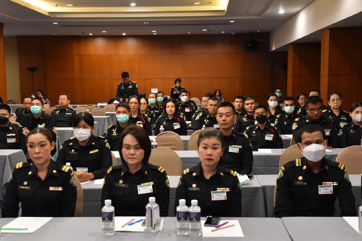 Bangkok-appoints-volunteer-traffic-officers-SPACEBAR-Photo02.jpg