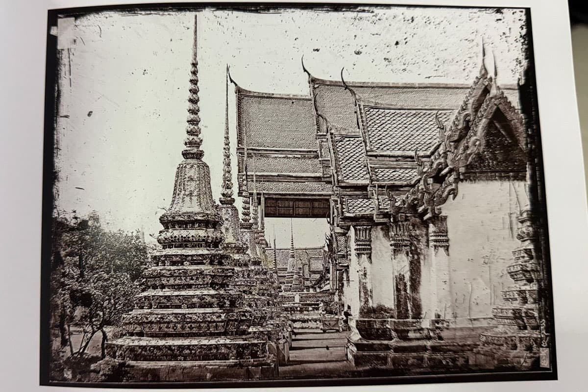 Bangkok_People_No_Light_Happy_Life_SPACEBAR_Photo02_e67c69391d.jpg