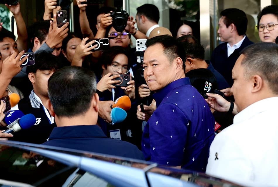 Photo Story 18 ปี ก่อตั้ง 'ภูมิใจไทย' พรรคการเมือง ทยอยตบเท้าเข้าอวยพร