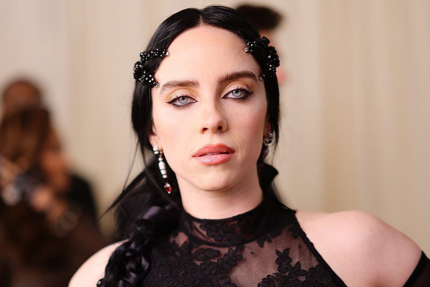 Billie Eilish เผยเคยร้องไห้ตอนอายุ 14 เพราะเกลียดการถูกสอนให้ไม่เป็นตัวเอง