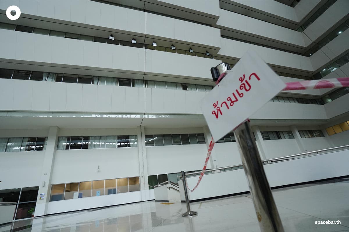 Chaengwattana_Government_Center_People_evacuate_SPACEBAR_Photo03_cca425aba1.jpg