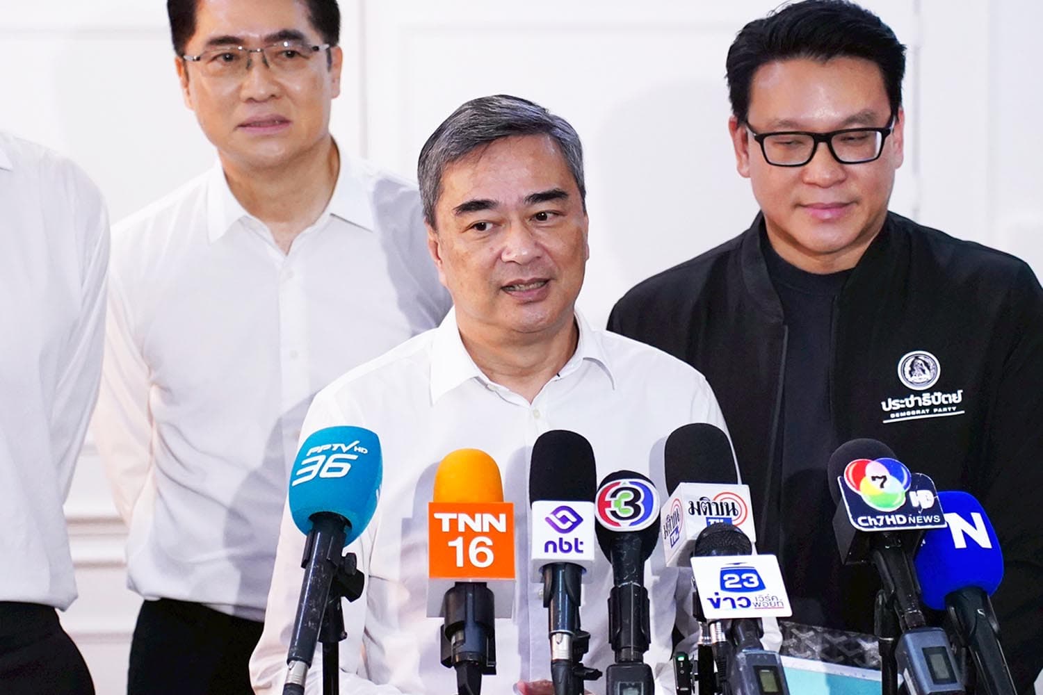 ปชป. ยัน ยื่นร้อง ศาล.รธน  ตีความ พรก.กู้ 4 แสนล้าน ชี้เหตุผลขอกู้ฟังไม่ขึ้น