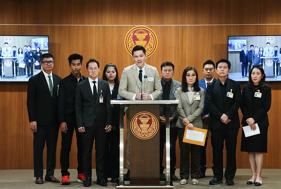 ‘ทนายอั๋น’ ยื่น ‘สว.อิสระ’ ขอ 20 คน ร่วมเข้าชื่อส่ง ‘ศาล รธน.’ วินิจจัยให้การเลือกตั้งเป็นโมฆะ