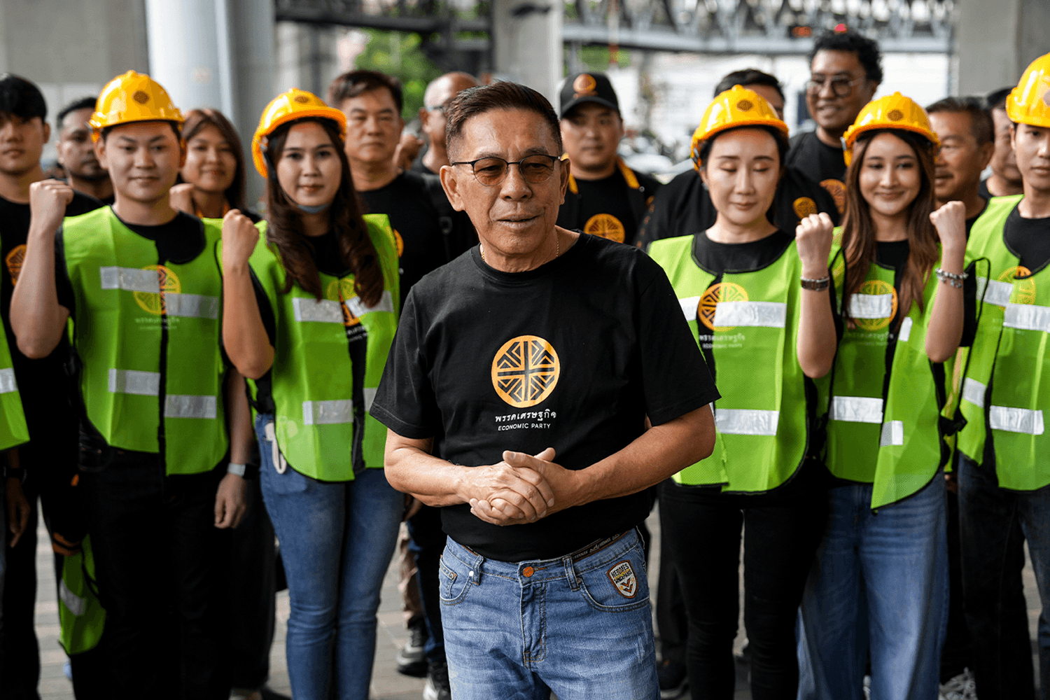 Photo Story : พรรคเศรษฐกิจ เปิดตัว 'ชาญเทพ' ลุยศึกเลือกตั้ง 'ผู้ว่าฯ กทม.'