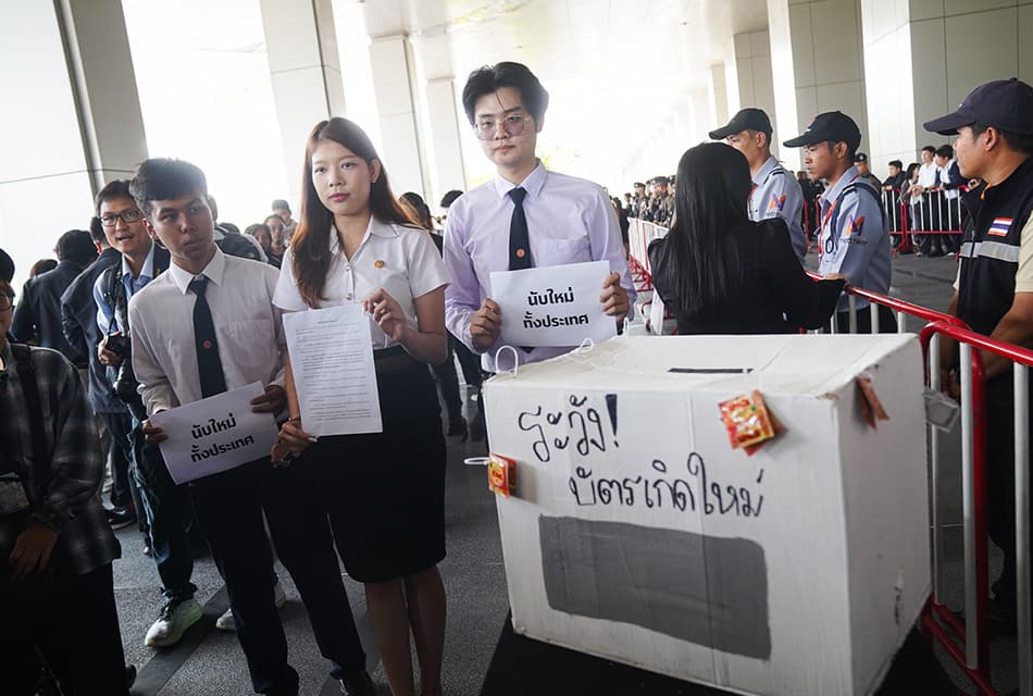 Photo Story : กลุ่มประชาชนยื่น 5 ข้อเรียกร้อง ‘กกต.’ นับคะแนนใหม่ทั้งประเทศ