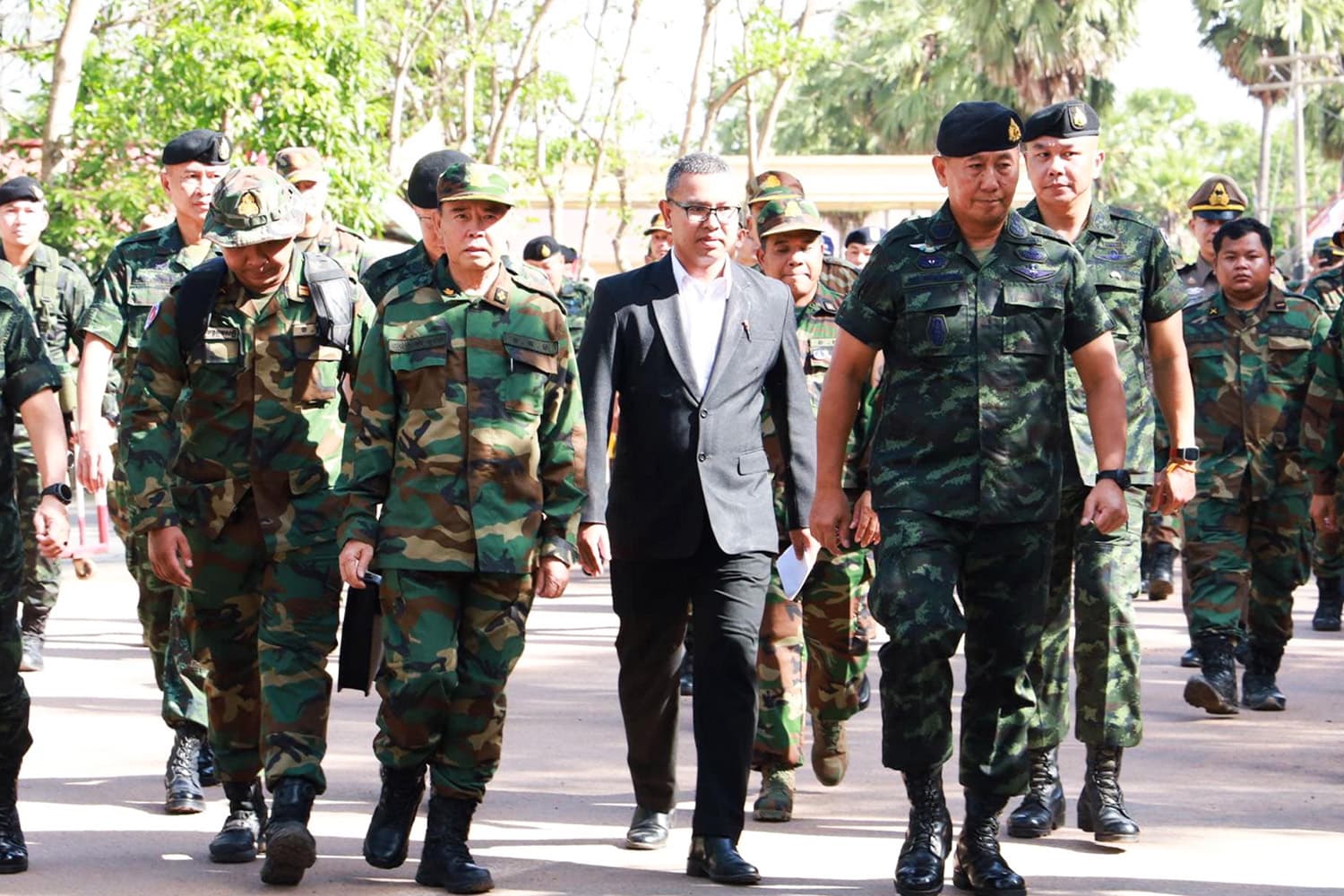บทสรุป ผบ.ทบ.ไทย-กัมพูชา สั่งถอยทหารจุดปะทะ 200 เมตร – คุยต่อวง ‘เจบีซี’ มิ.ย.68