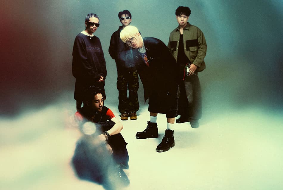 บทสัมภาษณ์สุดเอ็กซ์คลูซีฟวง SONS. กับเบื้องหลังความคิดถึงที่ต้องยอมรับแทนการรอคอยในเพลงใหม่ ‘ปลายฝน ต้นหนาว’