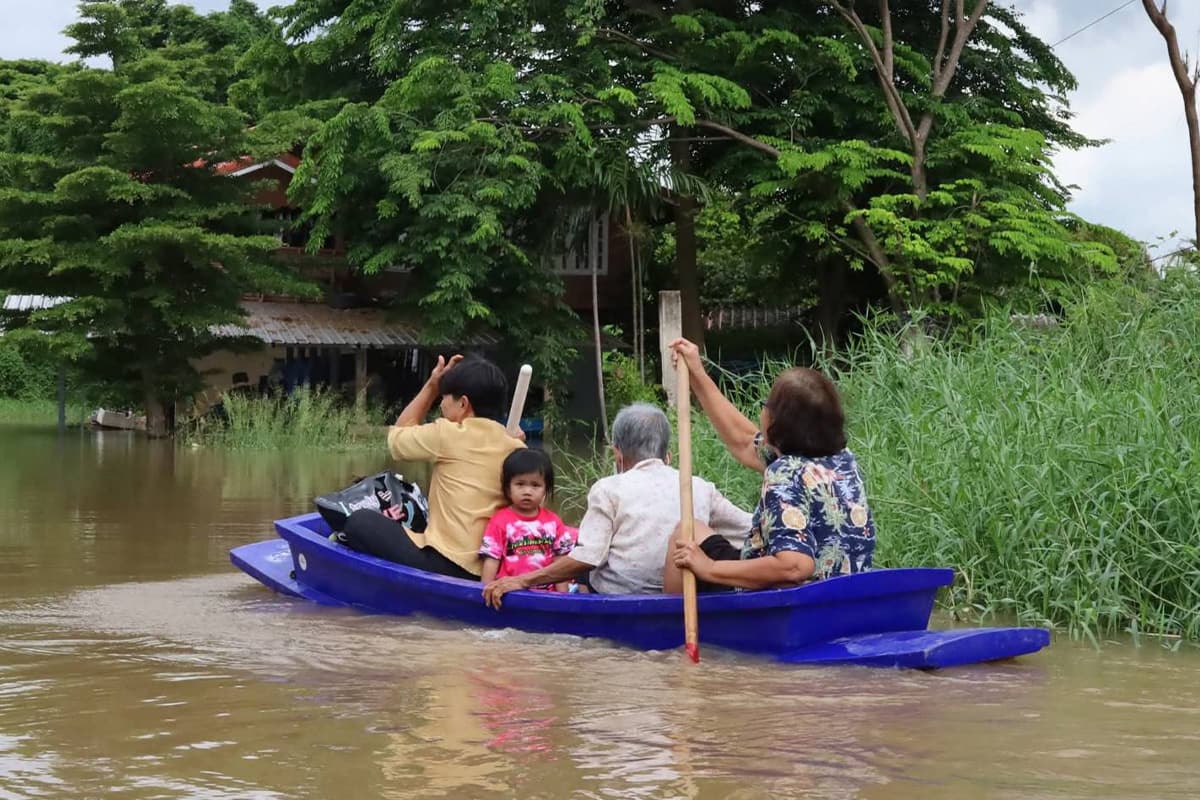 Flood-situation-in-Mae Hong Son-Ayutthaya-Roads-SPACEBAR-Photo05-1.jpg