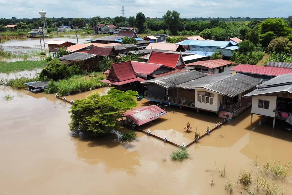 Flood-situation-in-Mae Hong Son-Ayutthaya-Roads-SPACEBAR-Photo06-2.jpg