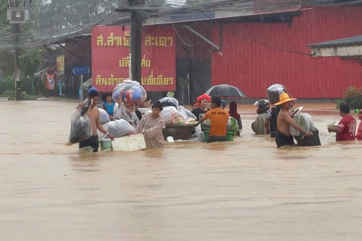 Flooding-in-the-South-remains-severe-Rain-warnings-continue-SPACEBAR-Photo06.jpg