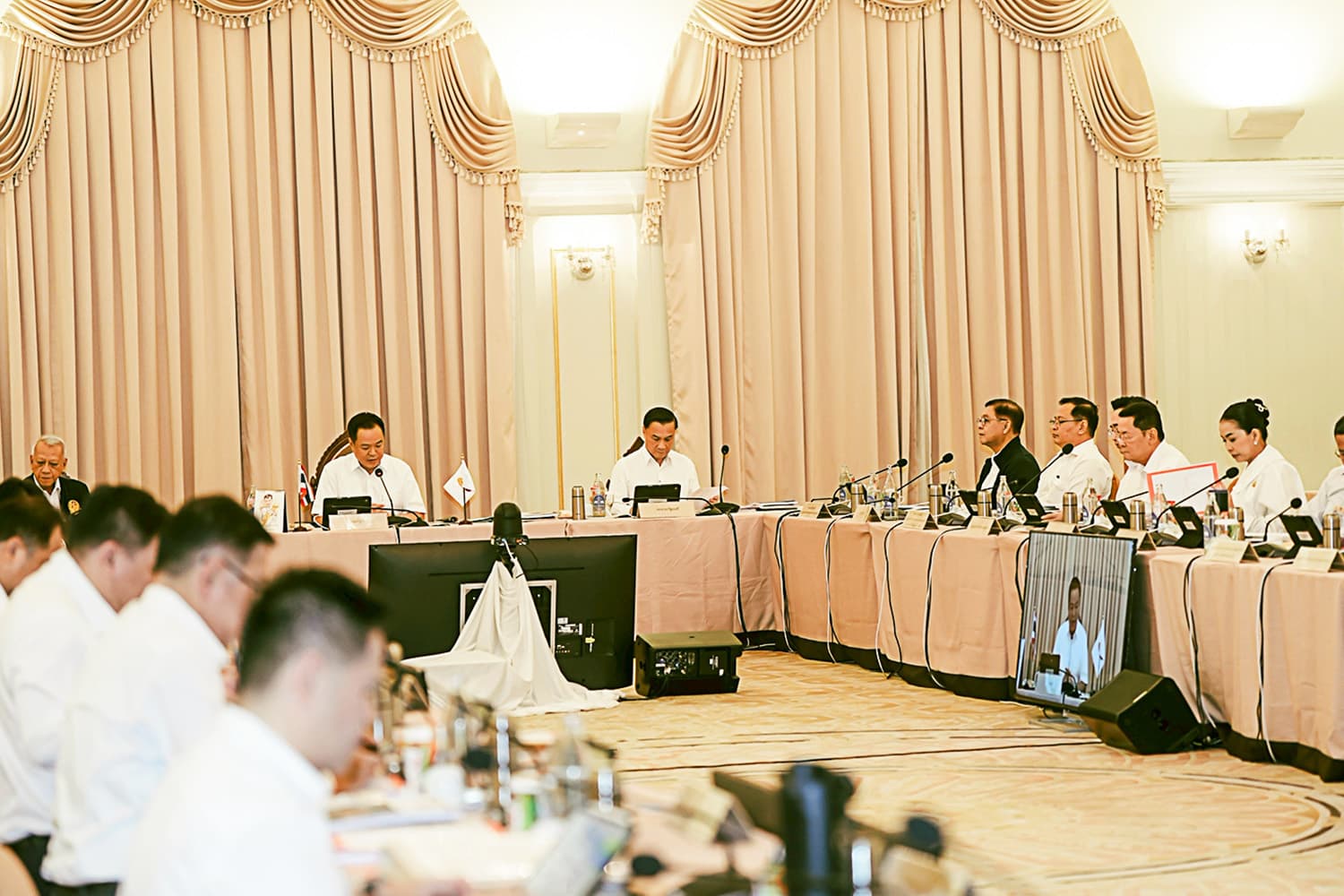 ครม. เร่งเครื่อง 24 กฎหมาย ปั๊มหัวใจ 'อากาศสะอาด-อสม.' ขีดเส้นตาย 24 เม.ย.