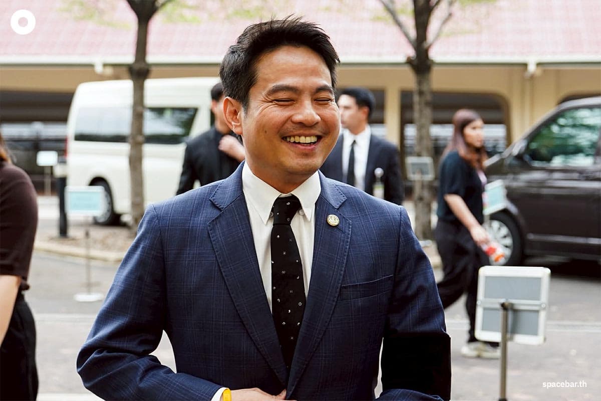 ภราดร ปริศนานันทกุล