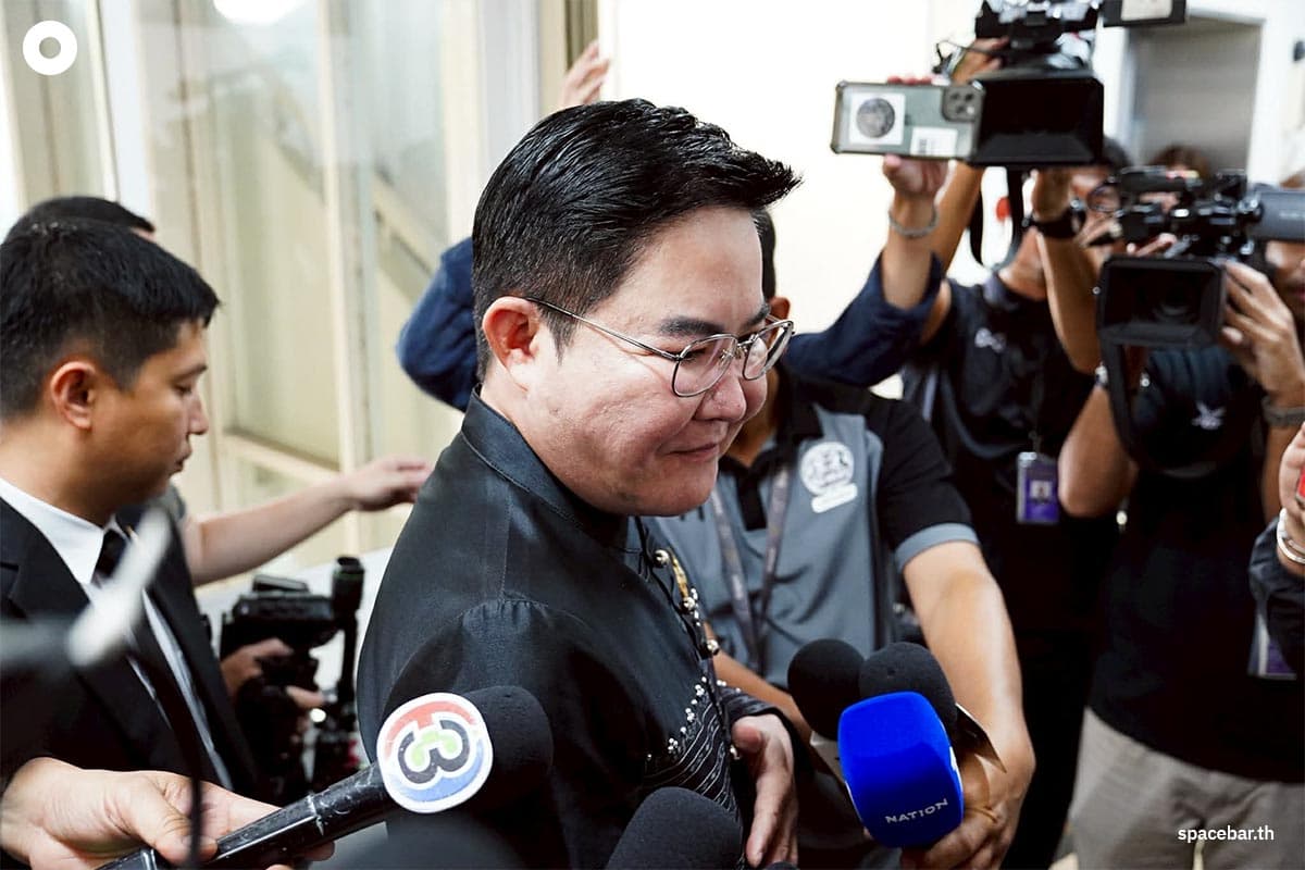 อัครา พรหมเผ่า