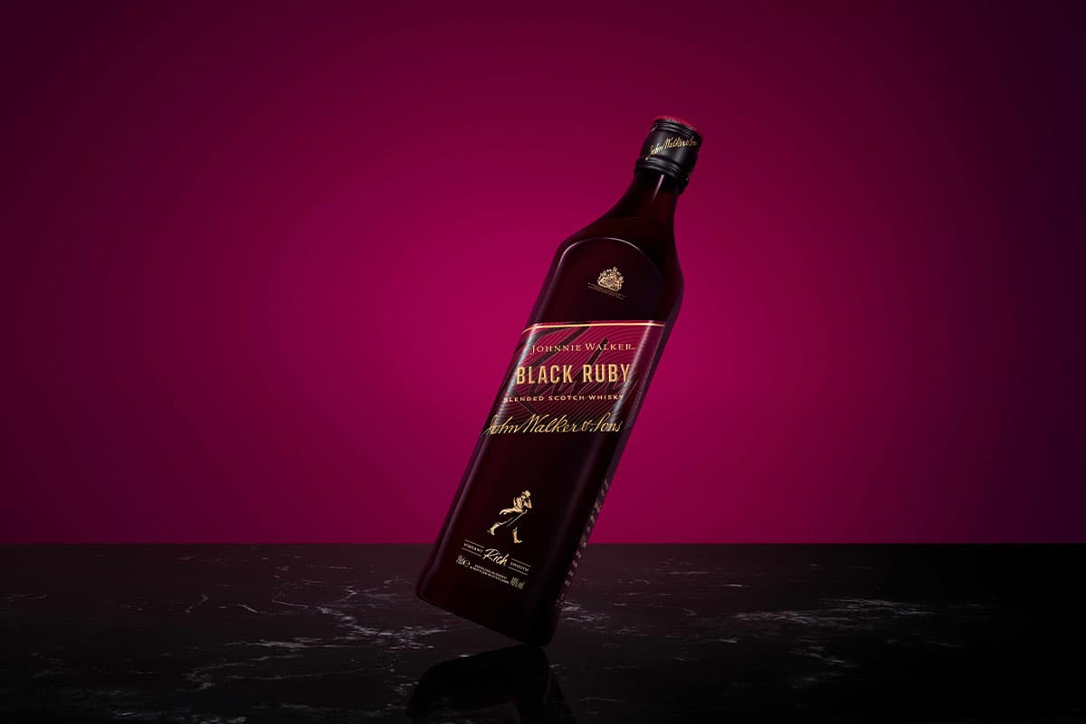 Johnnie_Walker_Black_Ruby_SPACEBAR_Photo01_39f379a7d1.jpg
