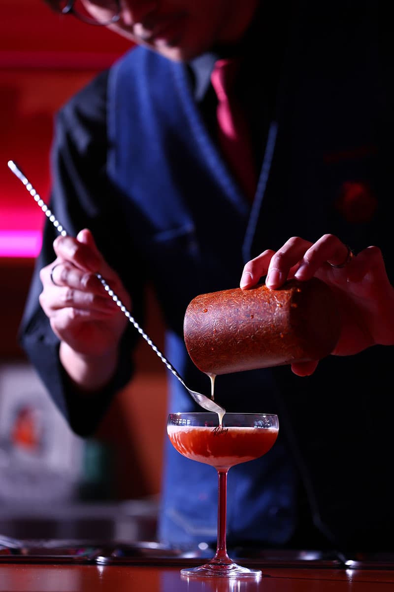Johnnie_Walker_Black_Ruby_SPACEBAR_Photo_V02_72e3f01bc8.jpg