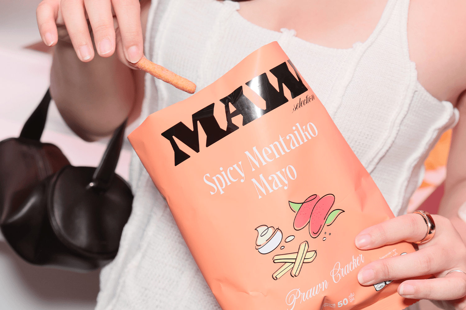 “พีช–พชร” เปิดตัว “MAW” (มาว) แบรนด์ขนมคอนเซ็ปต์ใหม่ ข้าวเกรียบกุ้งสไตล์ Global Taste