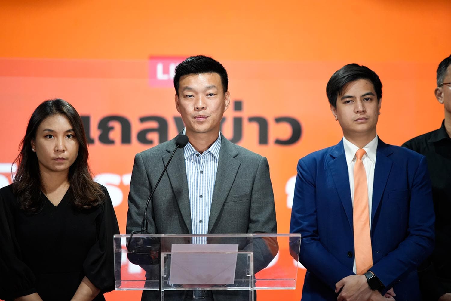 ปชน. เช็คบิล กกต. คดี 'ฮั้ว สว.' เอาผิด ม.157 ล็อกเป้ายื่นซักฟอก 'รัฐมนตรี' ร่าง รธน. ใหม่ ริบอำนาจ สว.