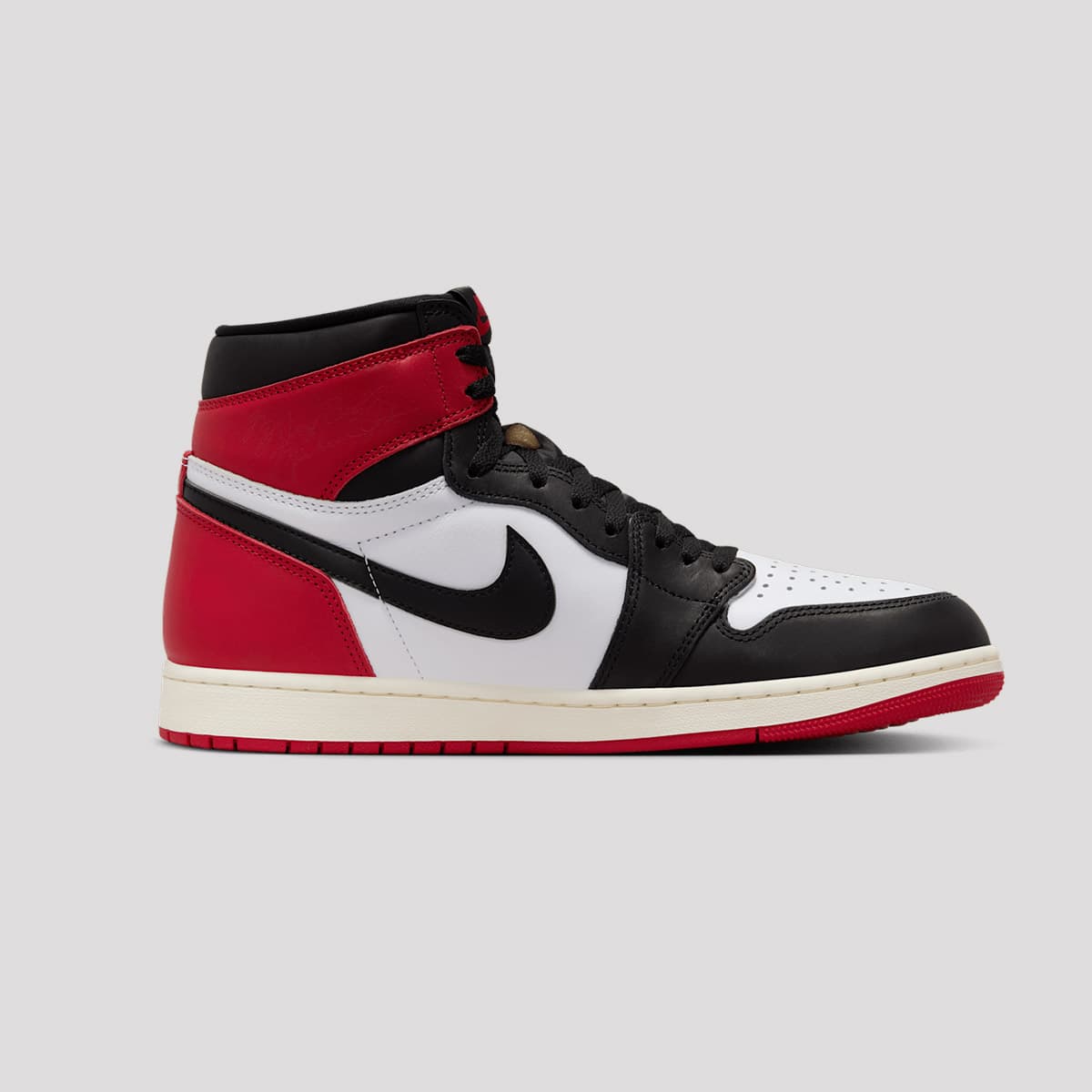 Nike_Air_Jordan_1_High_OG_Black_Toe_Reimagined_SPACEBAR_Photo_SQ_02_deafd6a729.jpg