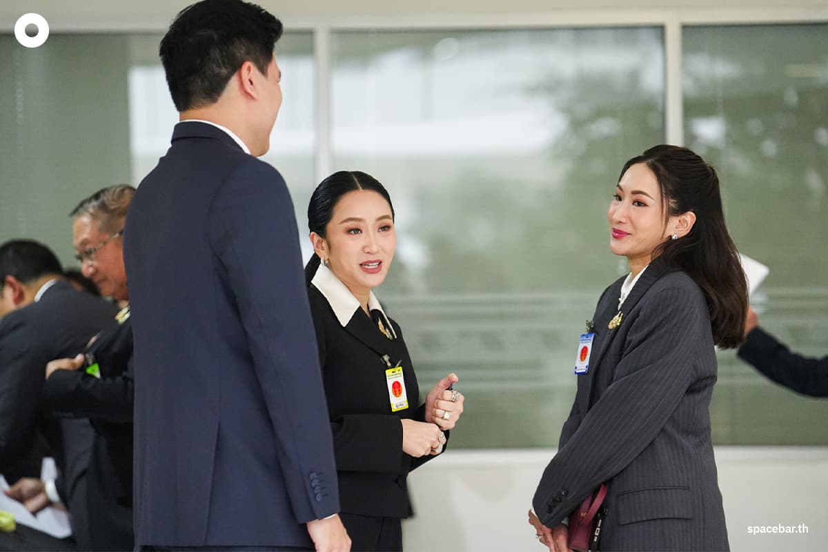 Paethongtarn-comes-to-the-Constitutional-Court-SPACEBAR-Photo08.jpg