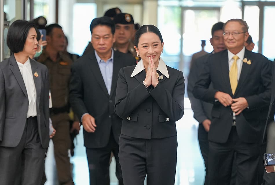 Photo Story : ‘อิ๊งค์’ มาศาลตามนัด! ‘สามี-พี่สาว’ ร่วมให้กำลังใจ