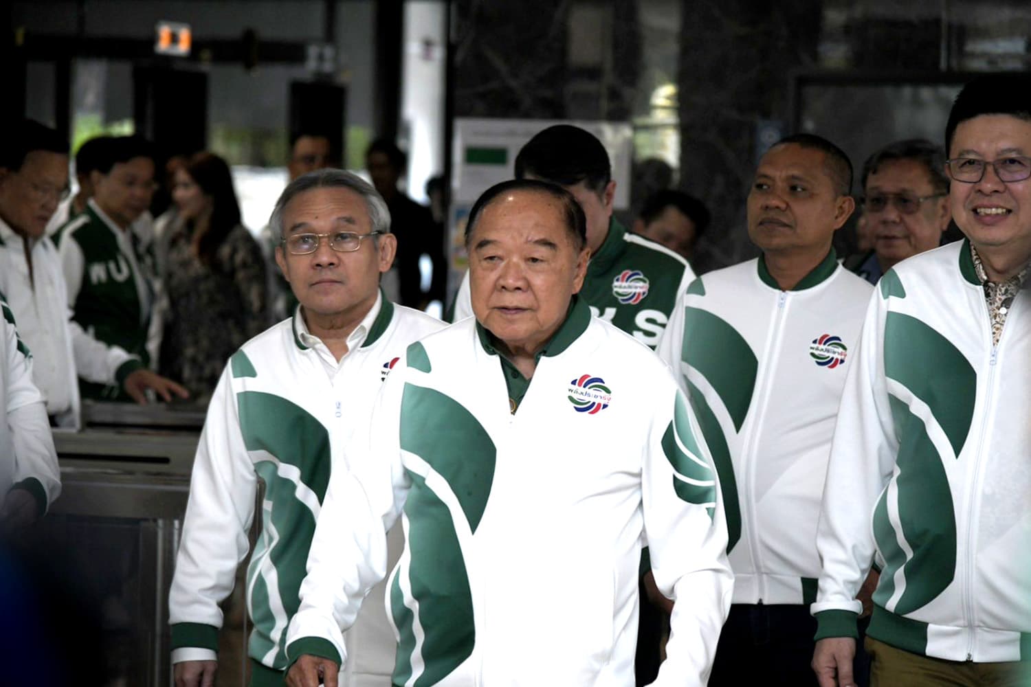 ‘ประวิตร’ นำหัวแถว เปิดตัว ‘32 ว่าที่ผู้สมัครฯ พปชร.’