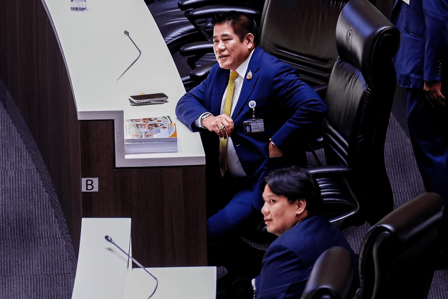 Photo Story 'ธรรมนัส' เดินทักทายรอบสภา จับตา 'กล้าธรรม' โหวตทางไหน