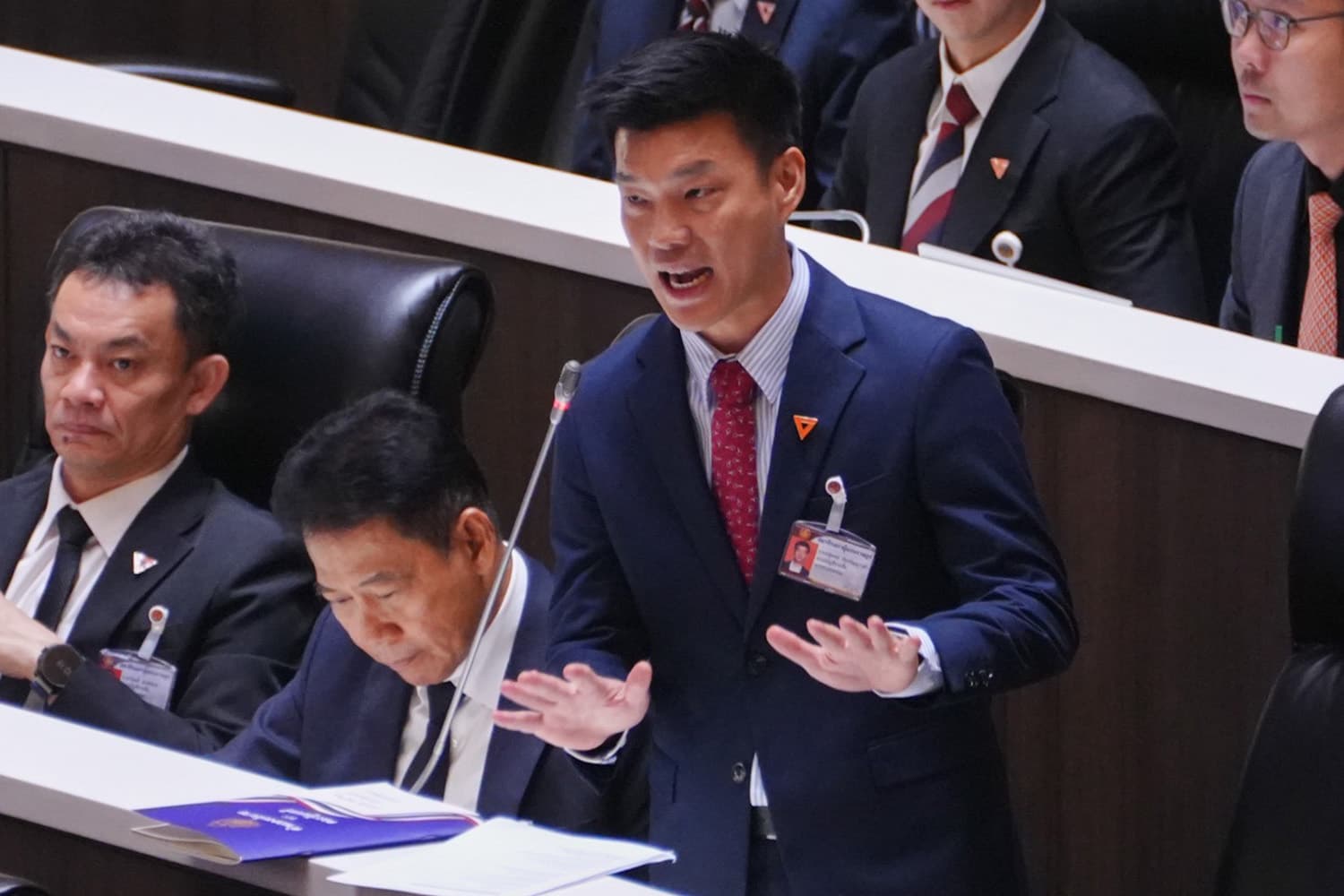 ‘ณัฐพงษ์’ เปิดฉากอภิปรายรัฐบาล ยก 5 คลัสเตอร์ กลุ่มอำนาจแบ่งผลประโยชน์กันเอง