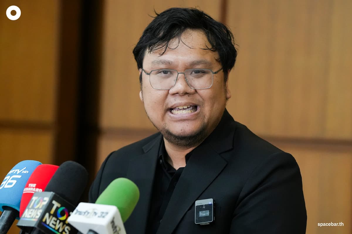 People-call-for-the-Pheu-Thai-Party-to-be-dissolved-SPACEBAR-Photo01.jpg