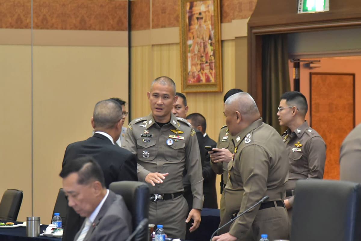 Phumtham-postpones-police-appointments-SPACEBAR-Photo06.jpg