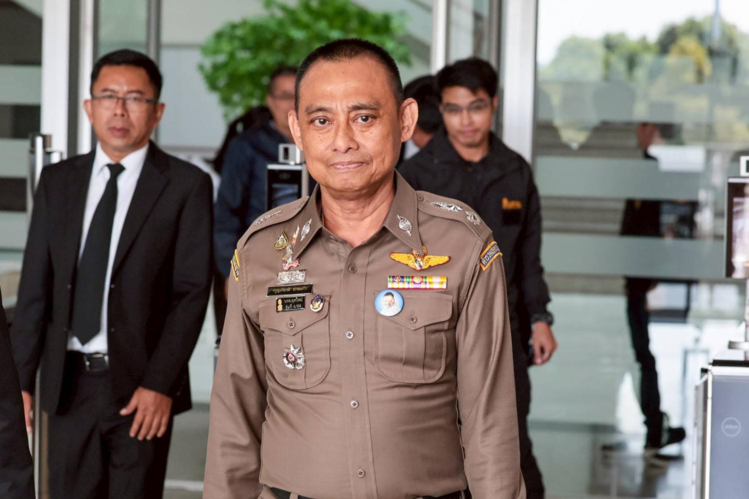 ‘บิ๊กเต่า’ หอบสำนวนหมื่นหน้า ยื่น ป.ป.ช. ฟัน ‘คดีสินบนทองคำ’ ไร้กลั่นแกล้ง ‘บิ๊กโจ๊ก’