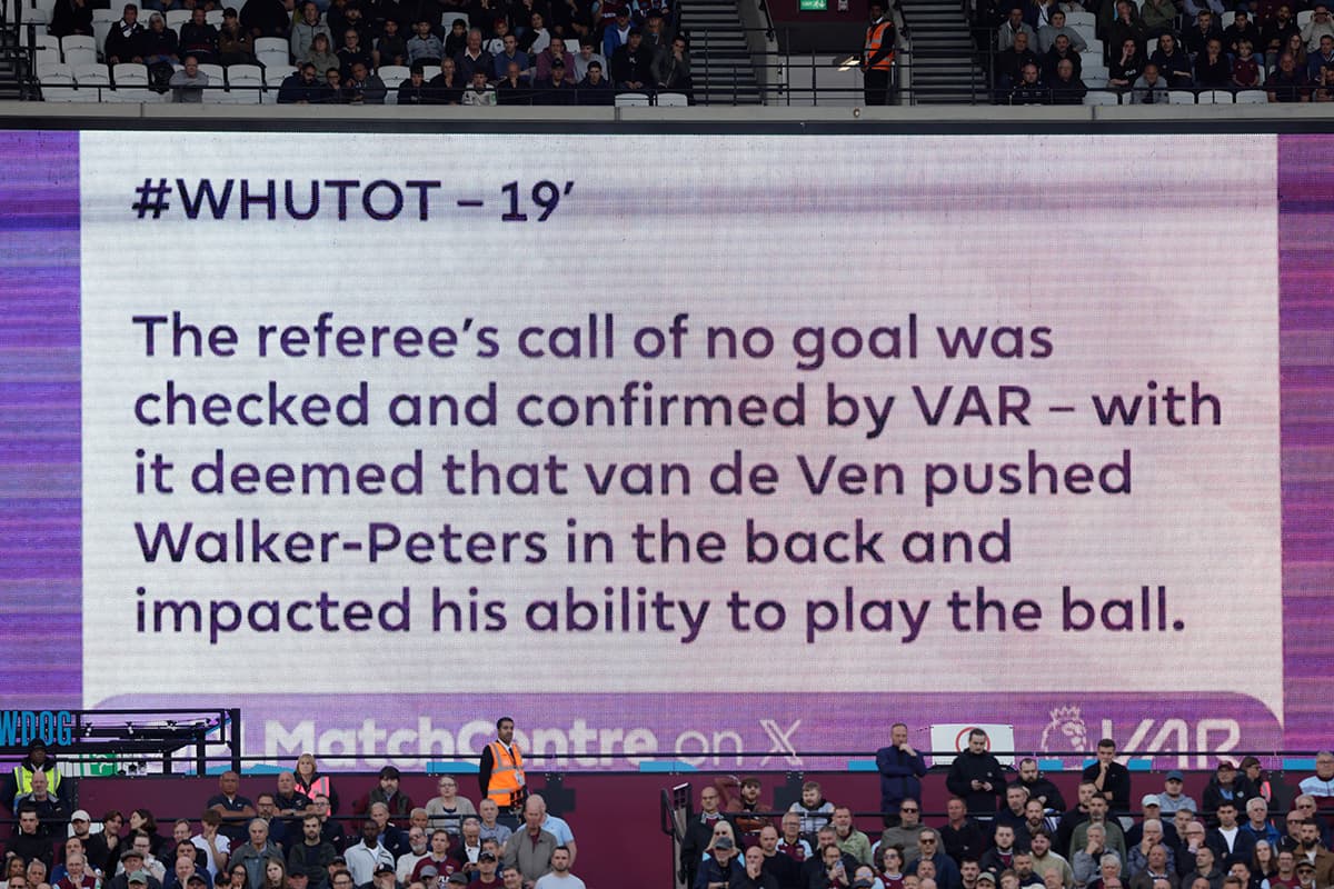 Premier-League-referee-mistake-week-4-SPACEBAR-Photo01.jpeg