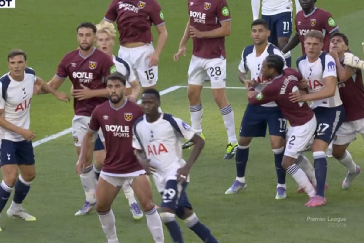 Premier-League-referee-mistake-week-4-SPACEBAR-Photo02.jpeg