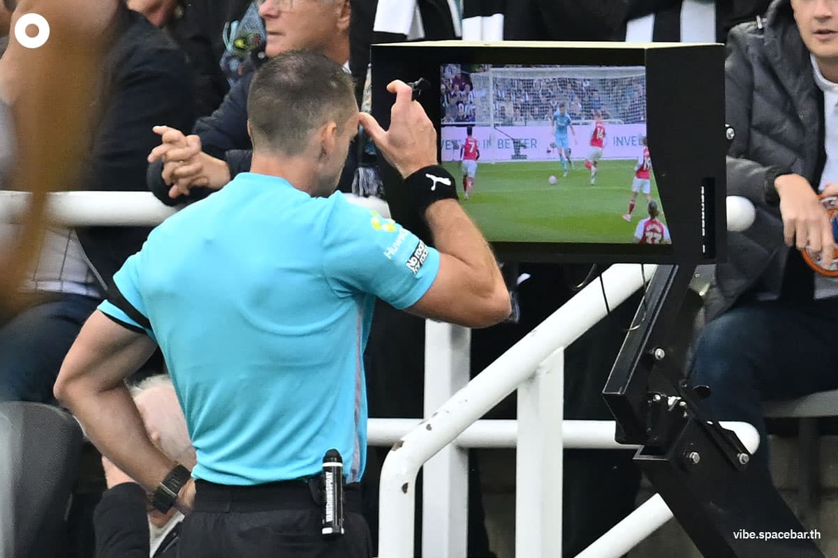Premier-League-referee-mistake-week-6-SPACEBAR-Photo02.jpg