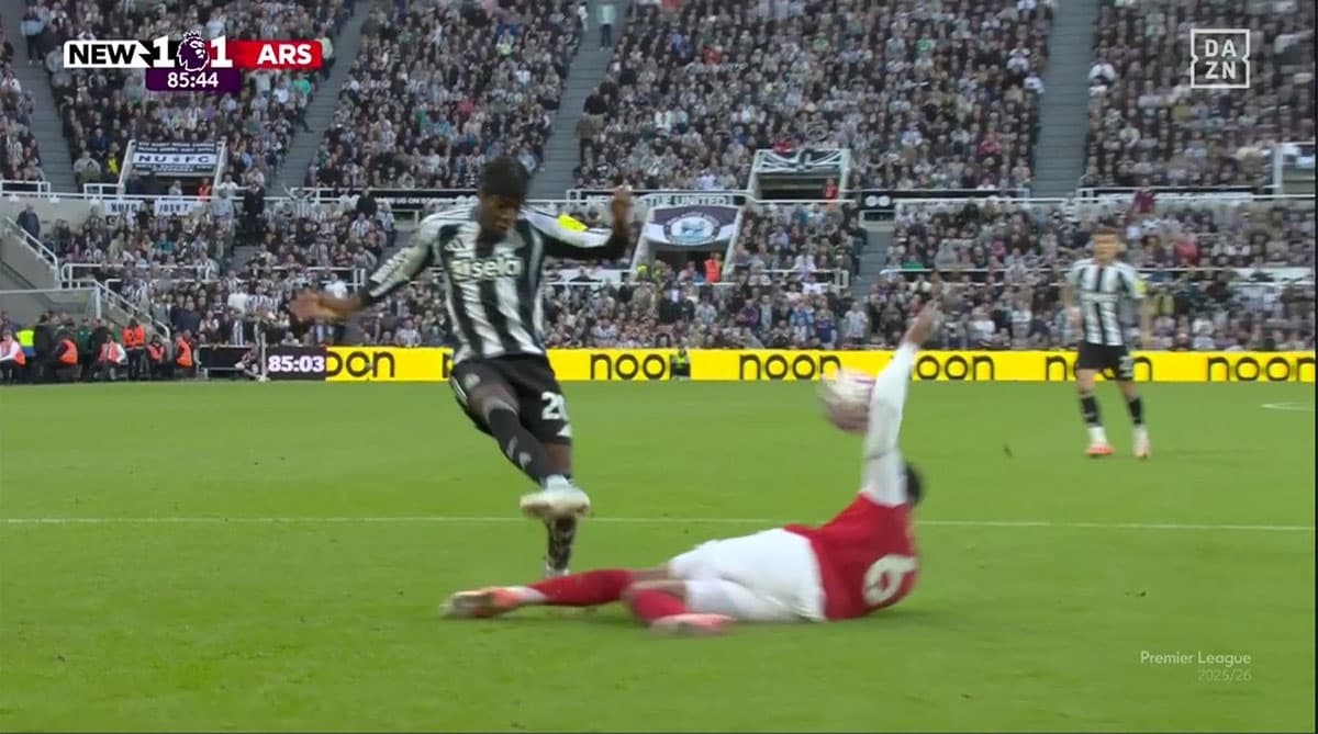 Premier-League-referee-mistake-week-6-SPACEBAR-Photo04-1.jpg