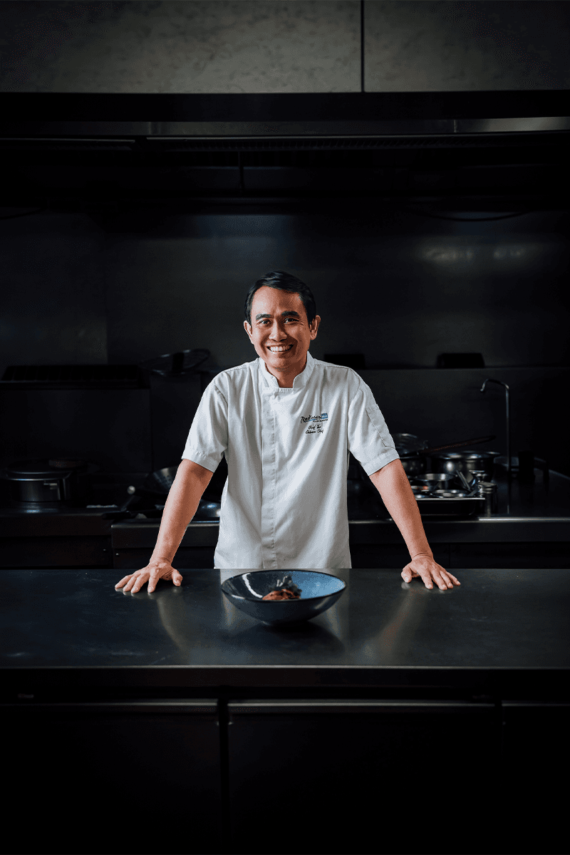 Radisson-Blu-Plaza-Bangkok-welcome-new-chinese-chef-SPACEBAR-Photo V02.png