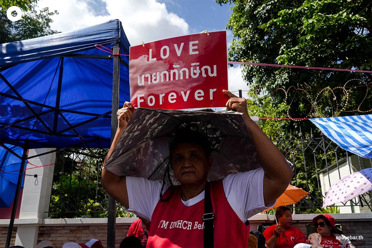 Red-Shirt-crowd-gives-support-to-Thaksin-Shinawatra-SPACEBAR-Photo02-1.jpg