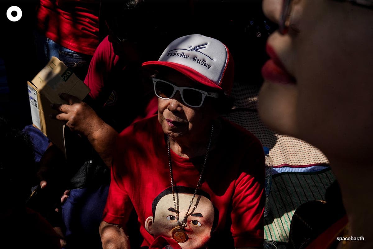 Red-Shirt-crowd-gives-support-to-Thaksin-Shinawatra-SPACEBAR-Photo04.jpg