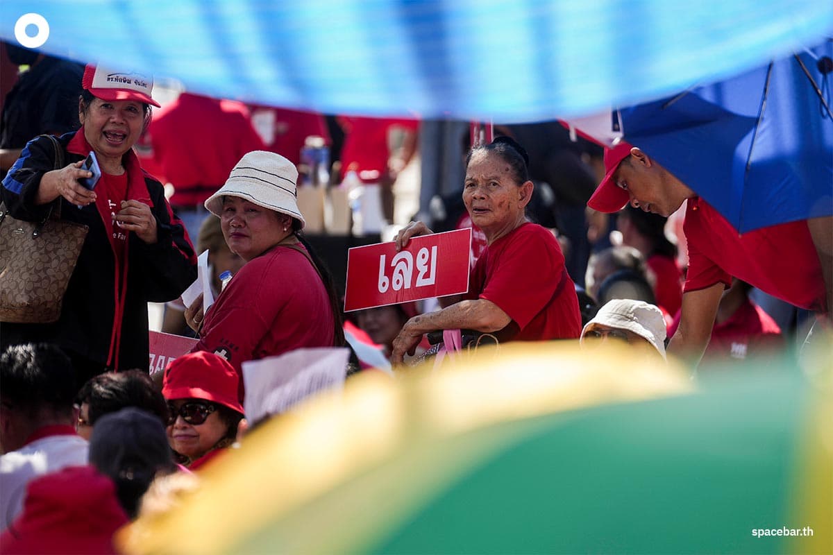 Red-Shirt-crowd-gives-support-to-Thaksin-Shinawatra-SPACEBAR-Photo07.jpg