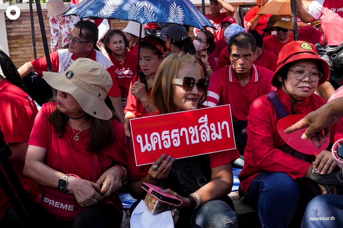 Red-Shirt-crowd-gives-support-to-Thaksin-Shinawatra-SPACEBAR-Photo08.jpg