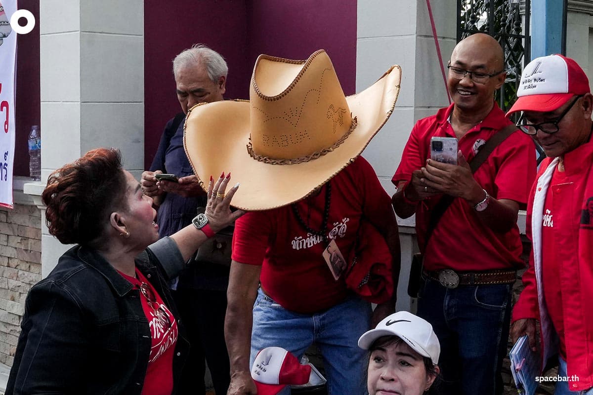 Red-Shirt-crowd-gives-support-to-Thaksin-Shinawatra-SPACEBAR-Photo09.jpg