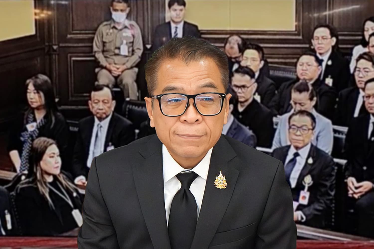 'แสวง' หลบสื่อฯ เดินออกทางลับ หลังให้การ 'ศาล รธน.' 2 ชม. ปม ‘บาร์โค้ด-QR’ บนบัตรเลือกตั้ง
