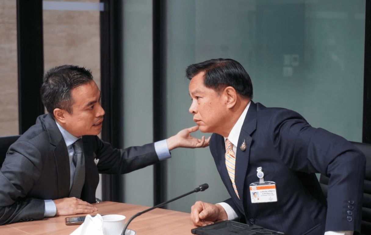 เอกนัฏ พร้อมพันธุ์ เลขาธิการพรรครวมไทยสร้างชาติ ลาออกจากกรรมการบริหารพรรค และจะตามมาอีกชุดใหญ่