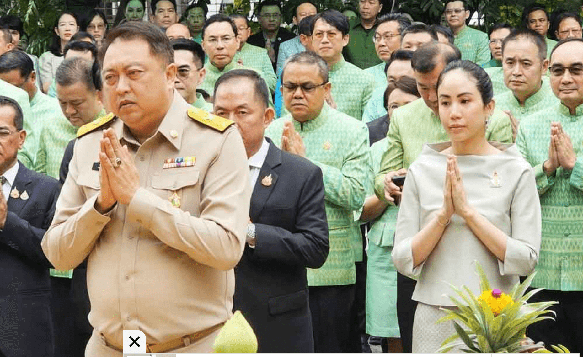 ‘ตั๊น’ จิตภัสร์ กฤดากร รักษาการรองหัวหน้าพรรคประชาธิปัตย์  และว่าที่เลขา รมว.ทรัพยากรฯ  สุชาติ ชมกลิ่น  
