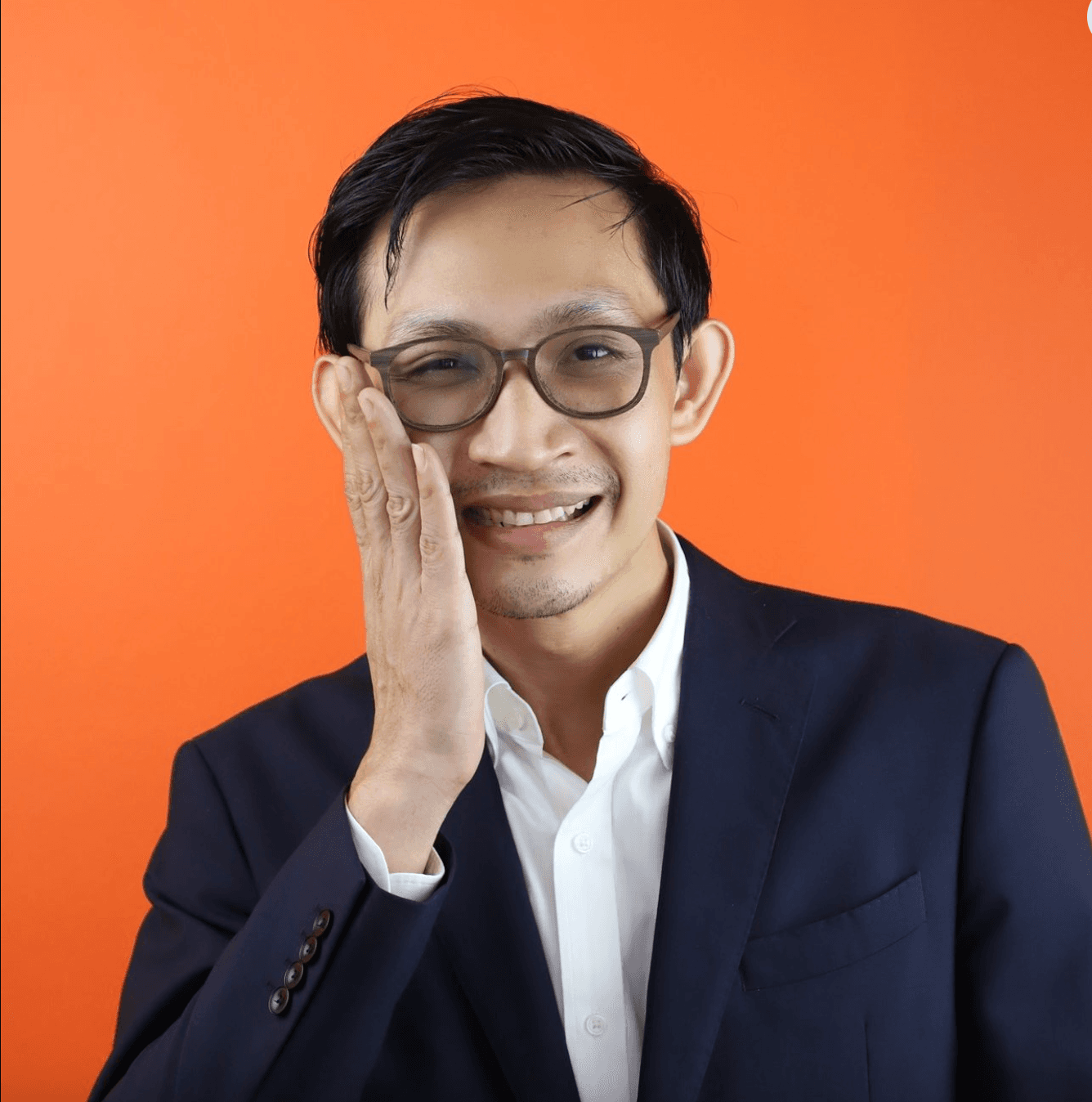 จิรัฏฐ์ ทองสุวรรณ์ สร้างมรสุมลูกใหญ่ซัดพรรคประชาชน จากข้อหาใช้เอกสารเกณฑฺ์ทหารปลอม โดยศาลตัดสินให้จำคุก 2 ปี ไม่รอลงอาญ